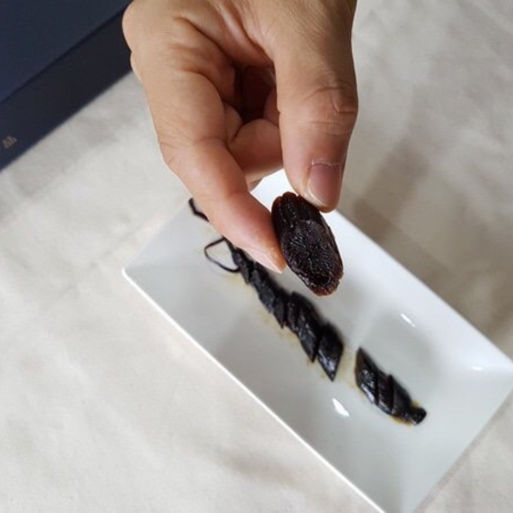 Hồng sâm nguyên củ tẩm mật ong 220g Hồng sâm nguyên củ tẩm mật ong 220g